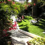 Uma Casa A Beira Sol 4*