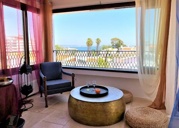 Uma Casa A Beira Sol