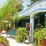 Alojamento de Acomodação e Pequeno-almoço Uma Casa A Beira Sol 4*